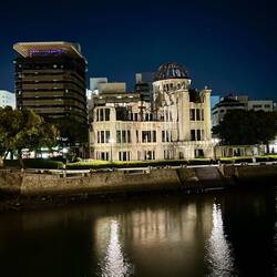 Der Atomic Bomb Dome bei Nacht