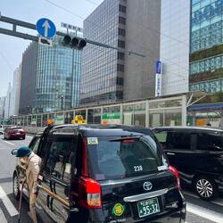 Hiroshima - im Vordergrund ein Taxi