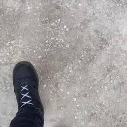 Die Hängebrücke schaukelt sofort beim Betreten