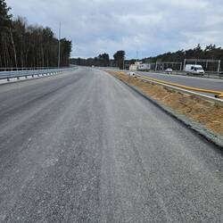 ausgespuckt auf der Autobahnbaustelle
