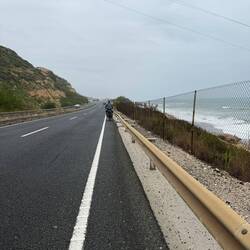 Auf diesem Teilstück ist Fahrradfahren erlaubt. Sogar Fussgänger sind uns begegnet.