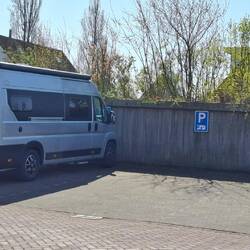 Alle kleinen Städte bieten hier zentrumsnah kostenlose Parkplätze auch für WoMos an.