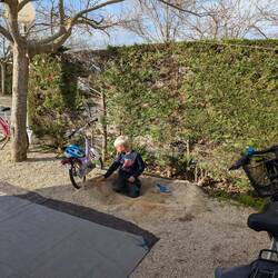 Oskar buddelt überall