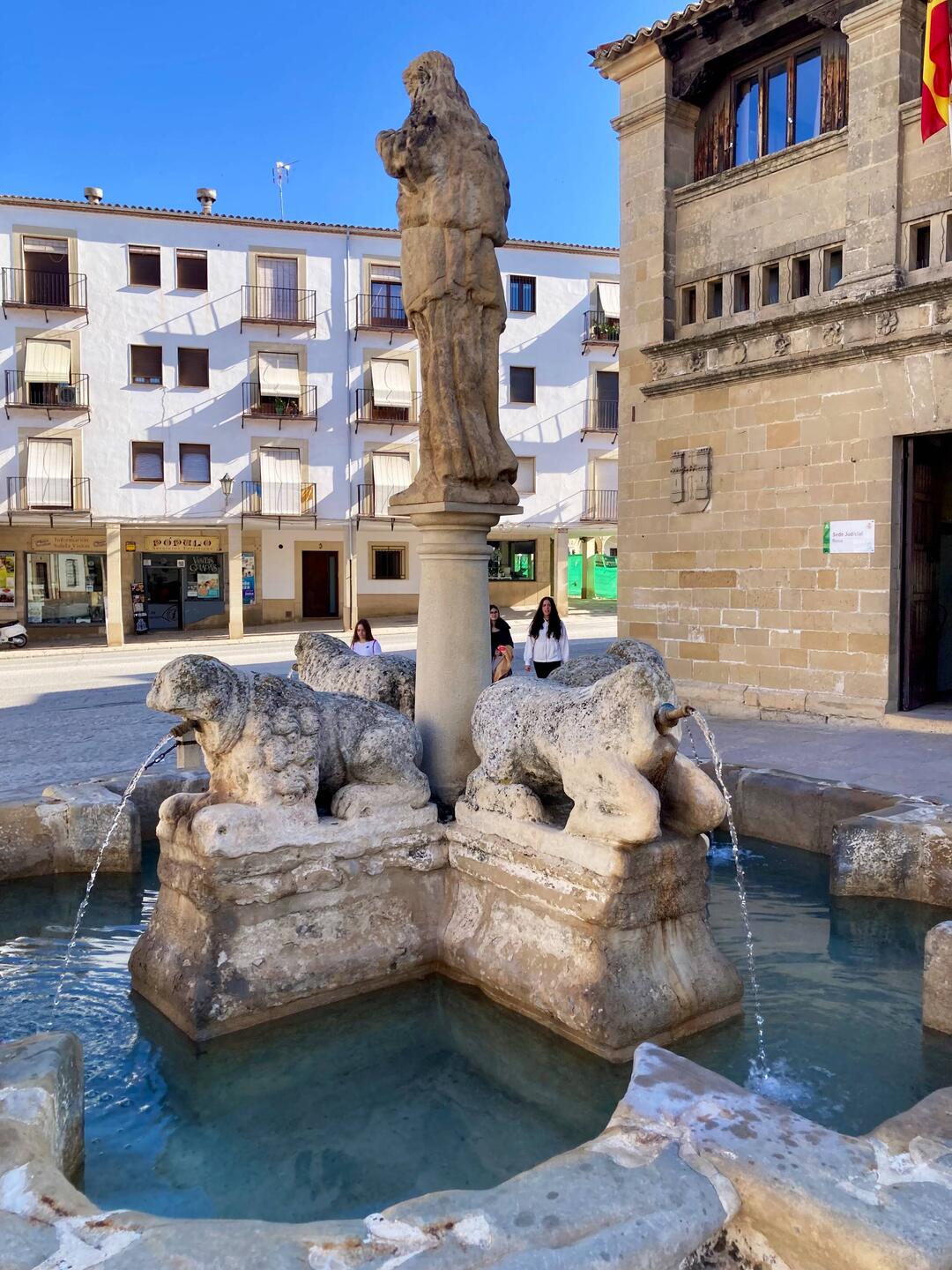 Löwenbrunnen aus der Maurenzeit