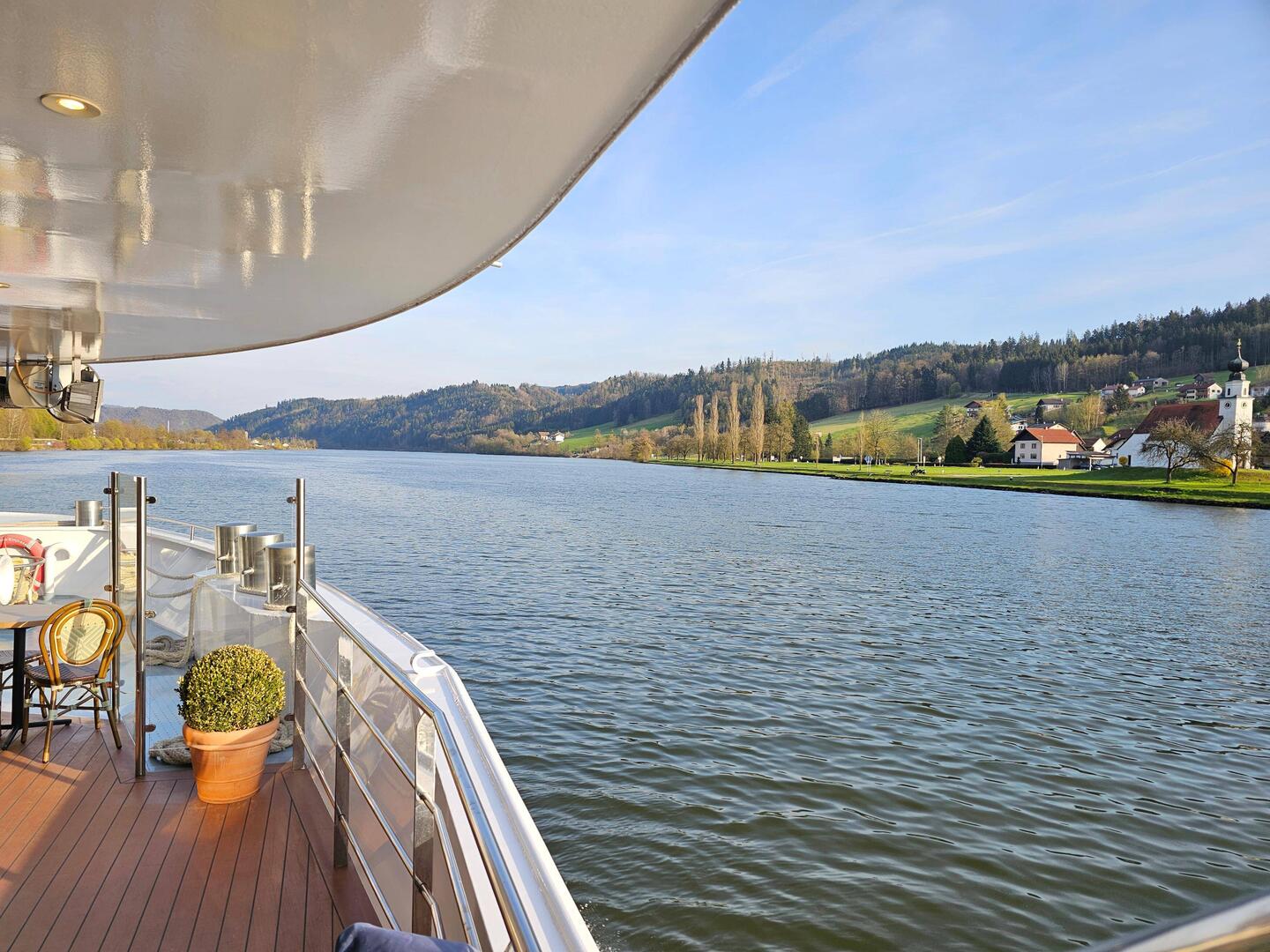 Donau vom Schiff aus