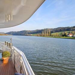 Donau vom Schiff aus