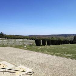 Gräberfeld vor dem Beinhaus