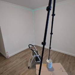 Laser-Level um gerade Linien fürs Malern abkleben zu können.