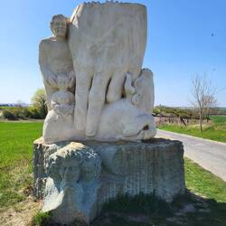 Skulptur: "Gottes gnädige Hand"
