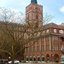 Bibliothek und Marienkirche