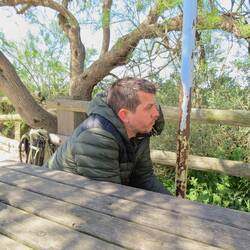 So sieht man aus, nach 13km stromloser Velofahrt im Gegenwind mit Fotorucksack