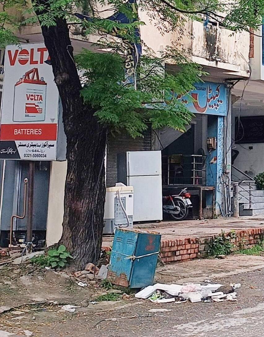 Islamabad ... Müll wird lose am Straßenrand "gesammelt"