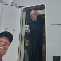 Warten auf die Fähre ☕