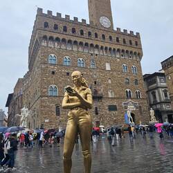 Im Hintergrund der Torre di Arnolfo 95 m hoch