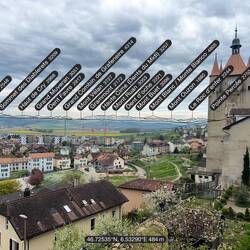 Alpenberge im Hintergrund