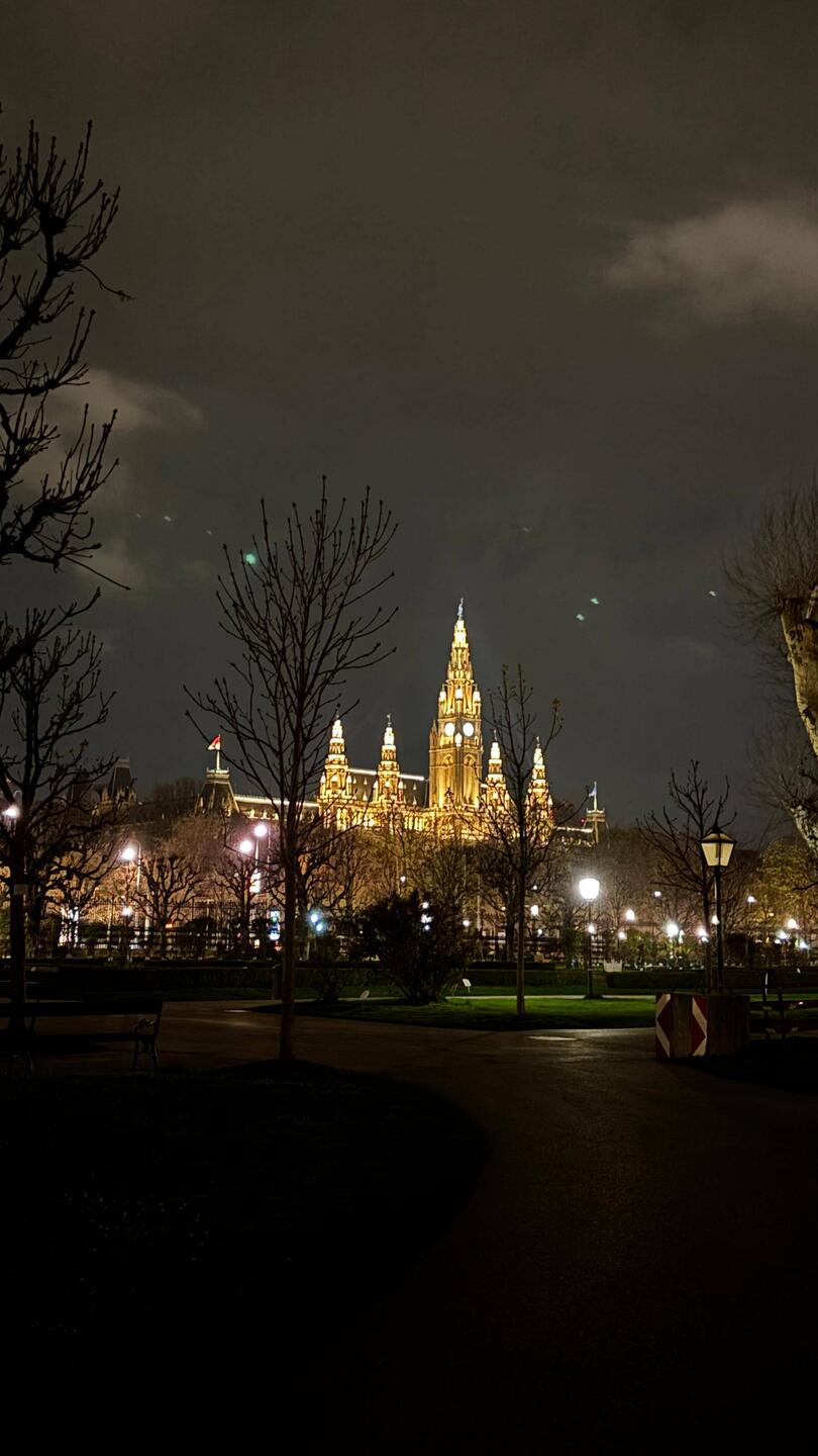 Das Rathaus leuchtet wieder