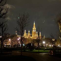 Das Rathaus leuchtet wieder