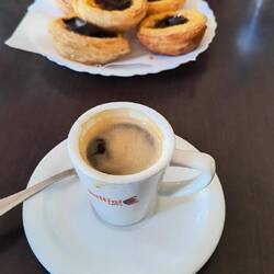 Pasteis de nata (Portuguese egg custard tarts)😋 Yummy