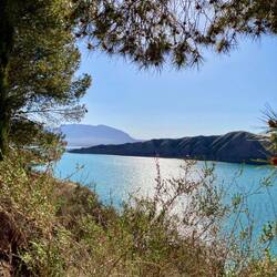 Nicht ganz voll - der Stausee von Negratin