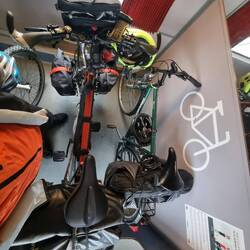 Ohne die nette Hilfe eines Schweizers ( bisher alle so nett!) hätte ich das nicht da rein bekommen!