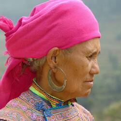 Frau der Blumen-Hmong in Vietnam