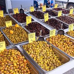 Oliven am Markt Asprovalta