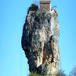 Katskhis Sveti (=Säule) mit Einsiedlermönch (guckt nicht zur vollen Stunde raus)