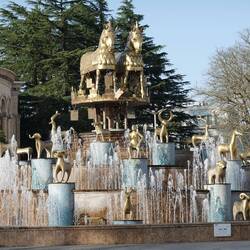 Vergrößerte Miniaturen im Brunnen von Kutaisi