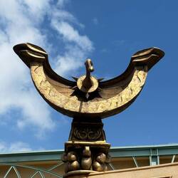 Nice solar clock fountain.