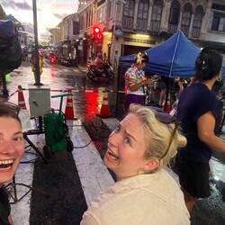 Xenia muss sich noch an die thailändische Volksmusik gewöhnen 😬