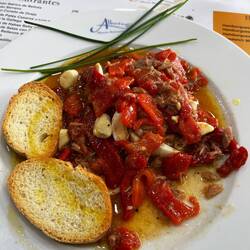 Auch mein Salat schwimmt in Olivenöl