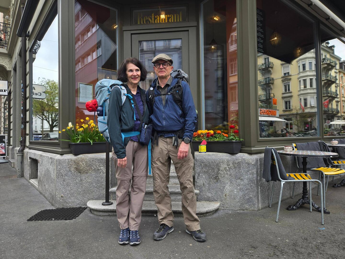 Vor dem Restaurant Barbes in Luzern