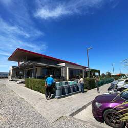 Diese Tankstellen sind ein Segen. Geduscht, Wasser aufgefüllt, Wäsche gewaschen und getrocknet 😁