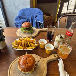 Beef & Veggie Burger😋 yummi