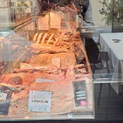 Kein Schlachter , Auslage im Steakhaus