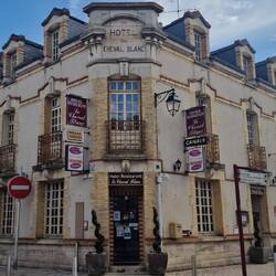 Das Hotel du Ceval Blanc aus 1909. Wird ebenfalls nach und nach renoviert. 👍🏼