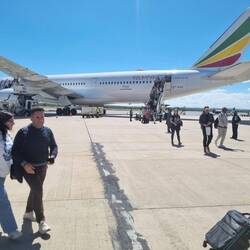 Man läuft hier übrigens zu Fuß übers Rollfeld 😁