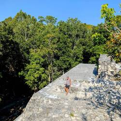 Besichtigung der Tempelanlage Balamku