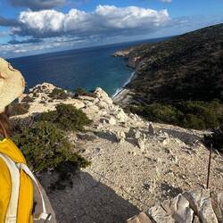 Letzter Blick auf den Lakoudi Strand nach dem Aufstieg