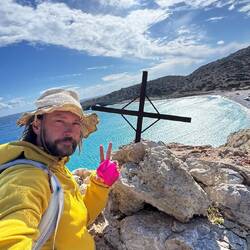 Kreuz auf der anderen Seite vom Trypiti Strand