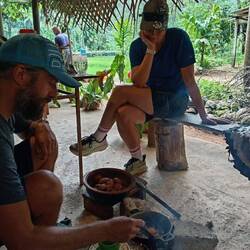 Auch Carsten machte eine gute Figur über dem Feuer