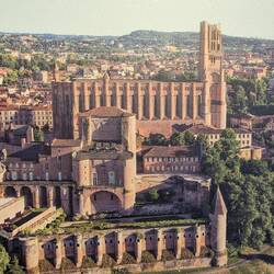 A view of the museum and cathedral from another photo