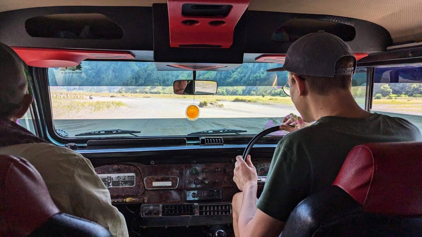 Oliver fährt uns mit dem Jeep