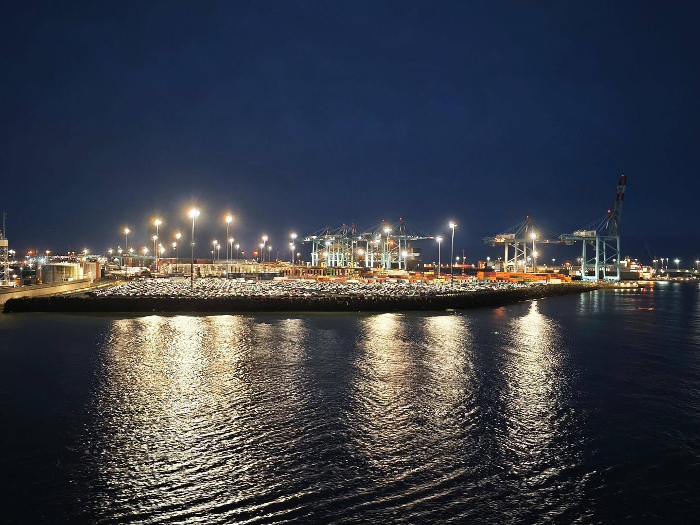 Einfart in den Hafen von Zeebrugge