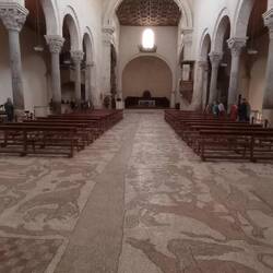 Kathedrale mit Lebensbaum-Mosaik