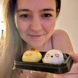 Wohlverdienten Nachtisch ausm Kiosk im Bett 🥰