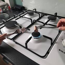 Not macht erfinderisch. Aber Vorsicht, heisse Gabel...