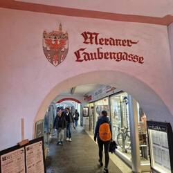 Geschäft an Geschäft, aber nicht für unseren Geldbeutel 🤷‍♂️🫣