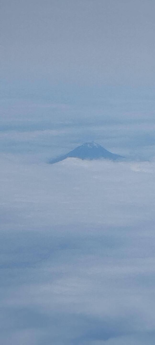 Le pico, point culminant des Açores et encore et enneigé