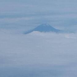 Le pico, point culminant des Açores et encore et enneigé